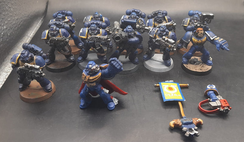 Warhammer 40k: Space Marines Tactical Squad and Captain (AZ048)