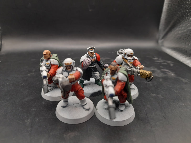 Warhammer 40K: Imperial Guard- -Company Commander and Command Squad (AF039)