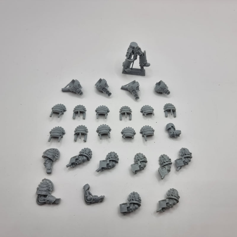 Warhammer 40k: Forgeworld Iron Hands Bits (AZ122)