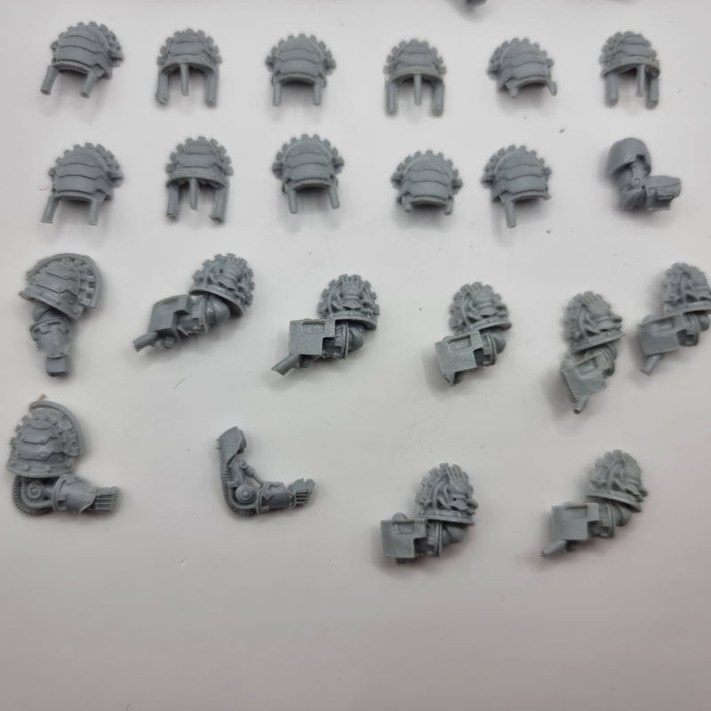 Warhammer 40k: Forgeworld Iron Hands Bits (AZ122)