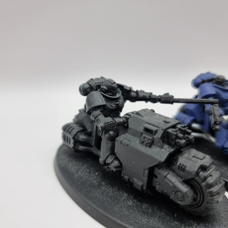 Warhammer 40k: Space Marines Primaris Outriders (AJ004)