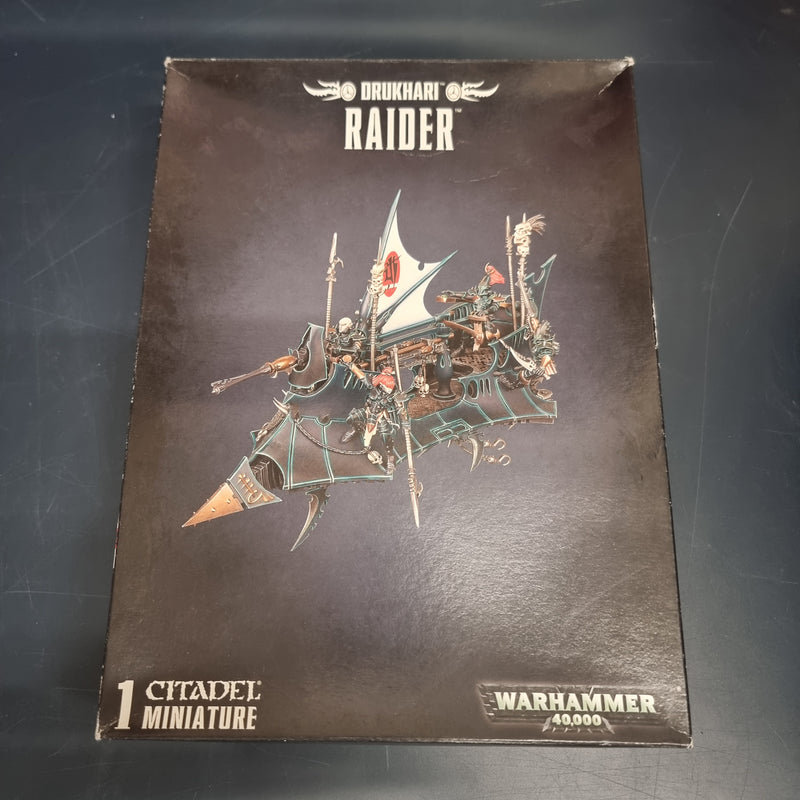 Warhammer 40k: Drukhari Dark Eldar Raider (BB132)