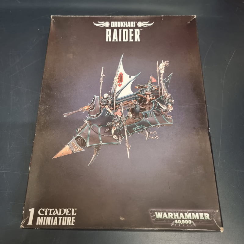 Warhammer 40k: Drukhari Dark Eldar Raider (BB133)