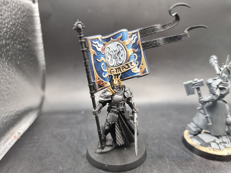 Age of Sigmar: Stormcast Eternals Knight-Vexillor with Banner of Apotheosis and Lord-Imperatant (AW073) - 7th City