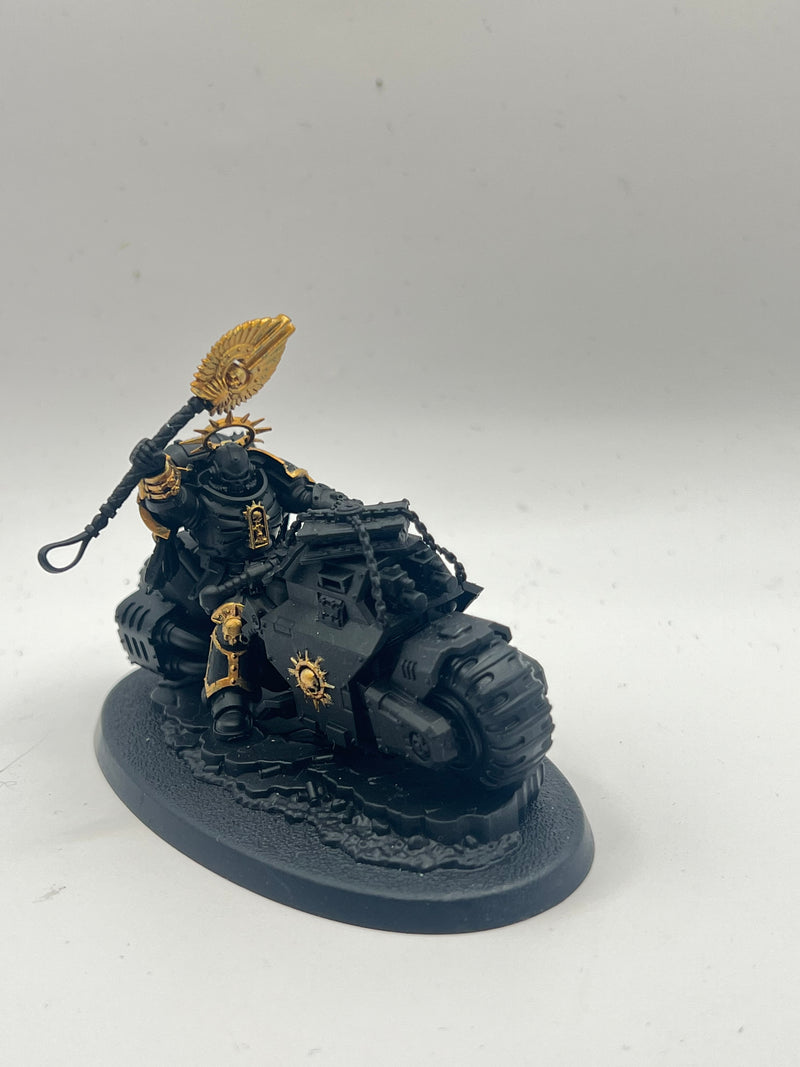 Warhammer 40K Lieutenant plus Apothecary and Chaplain on Bike  (BC115)